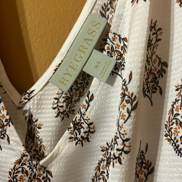 V-neck printed blouse - Picture 3 of 4